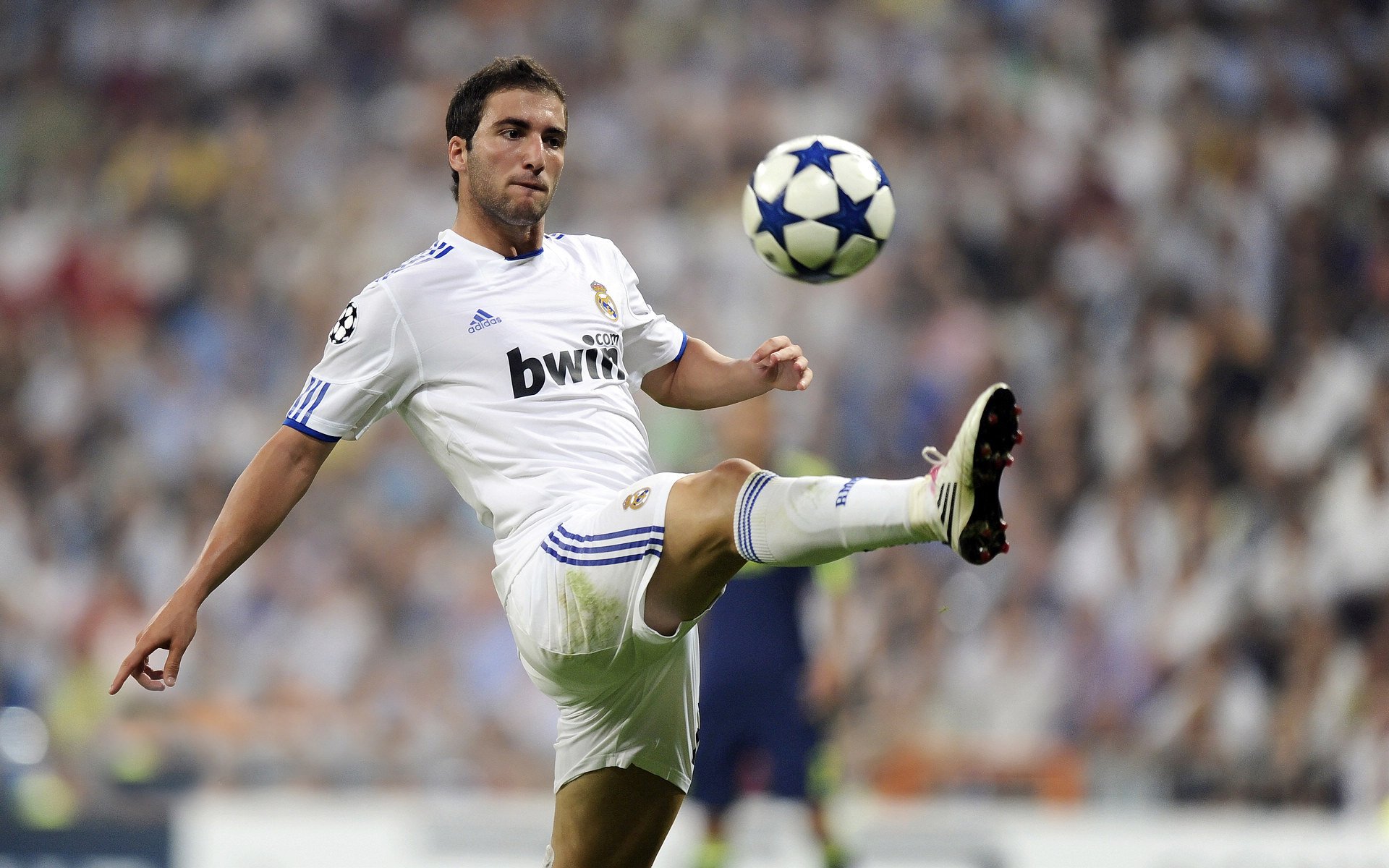 华体会sports-五大联赛是否调整中卫横移范围增加防守覆盖半径，中卫球员