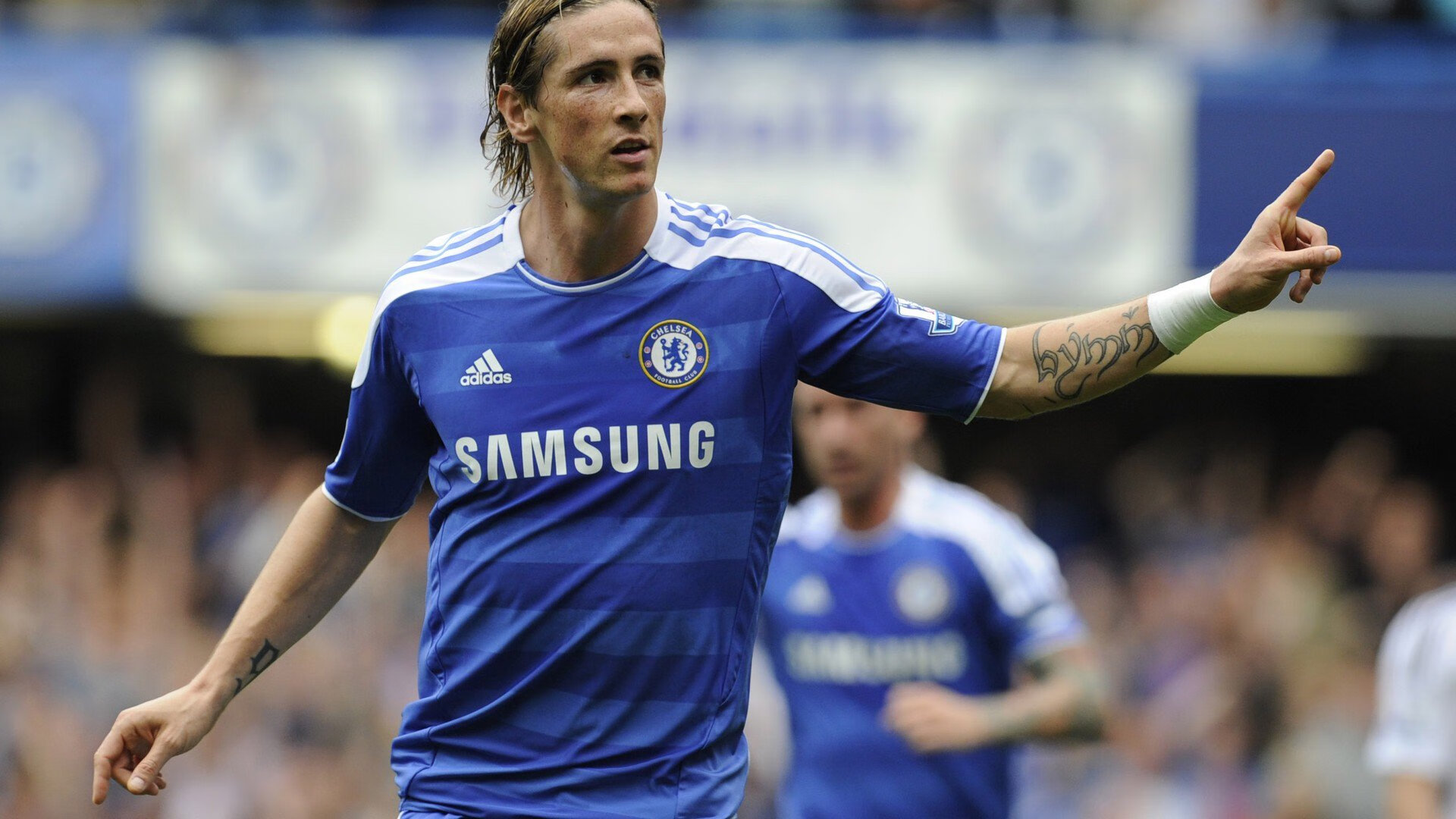 “全民足球运动推广持续升温，青少年踢球热潮涌动”，青少年足球运动蔚然成风